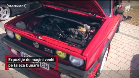 Expoziție de mașini vechi pe faleza Dunării