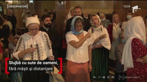 Slujbă cu sute de oameni, fără măști și distanțare, la Catedrala Mitropolitană din Timişoara