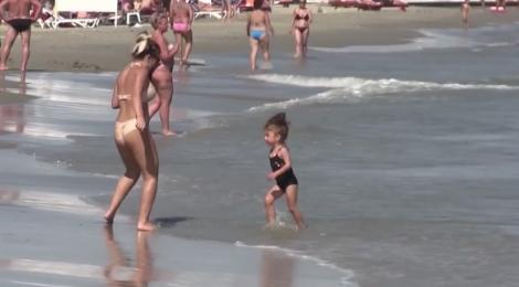 Prima zi de școală, pe plajă