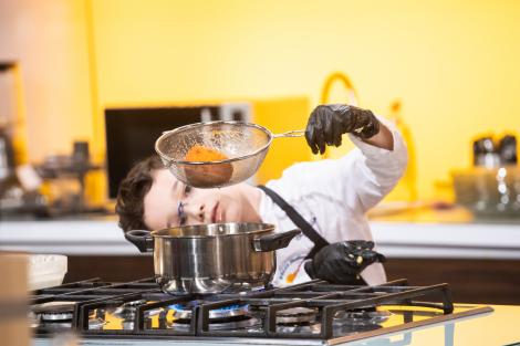 Amalia Bellantoni a revenit la „Chefi la cutite”! Cu cine a venit Sicilianca în emisiune