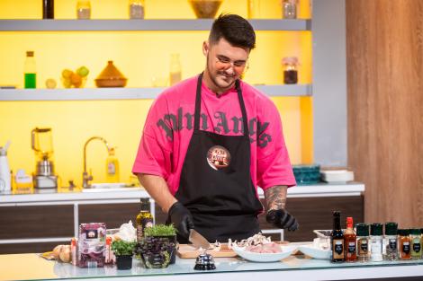 Mario Fresh gătește la Chefi la cuțite! Chef Sorin Bontea: "Ai mai scos și tu o melodie?"