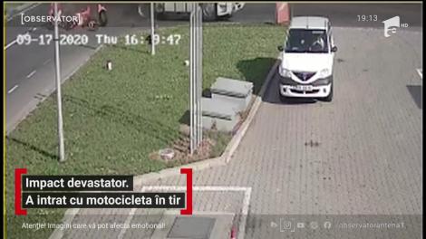 Impact devastator. A intrat cu motocicleta în tir