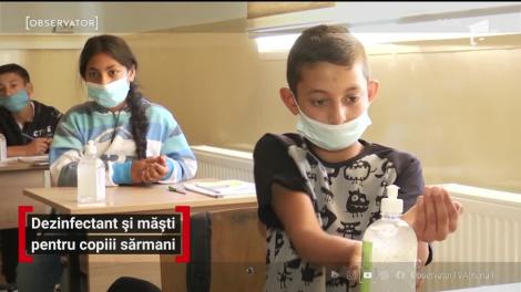 Dezinfectant și măști pentru copiii sărmani