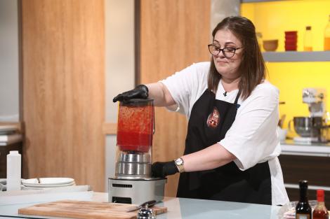 Diferența dintre brownie și negresă? Carmen Săsăran a găsit răspunsul, la „Chefi la cuțite”