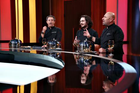 Cum se distrează jurații, în culisele emisiunii „Chefi la cuțite”! Imagini de senzație