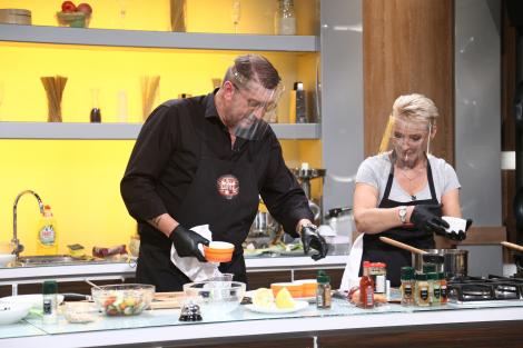 Doi iubiți au ajuns rivali, în bucătăria „Chefi la cuțite”! Povestea lor este emoționantă