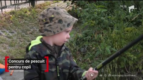 Zeci de copii au participat la un concurs de pescuit sportiv la Oradea, pe malul Crişului Repede