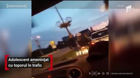 Adolescent amenințat cu toporul în trafic