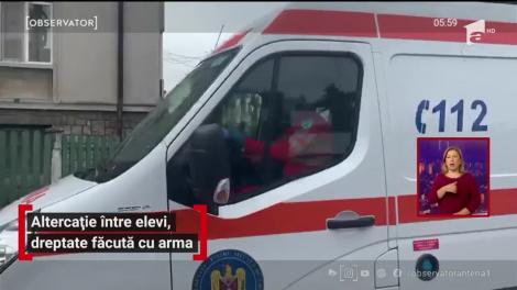 Răfuială între elevi încheiată cu focuri de armă în faţa unui liceu din Ploieşti