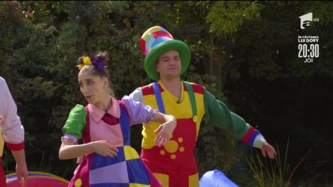 Gașca Zurli cântă melodia ”Iubeste-ma, mama, iubeste-ma, tata!”