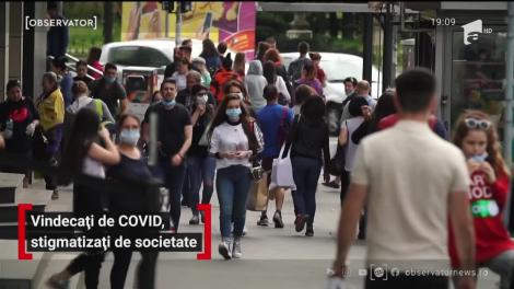 Mii de români au scăpat de boală, dar se luptă acum cu efect neaşteptat al ei: stigma socială