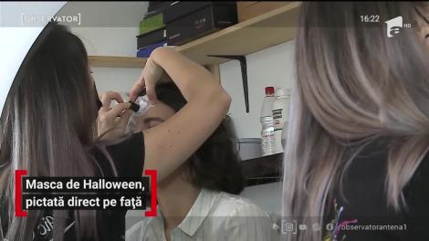 Masca de Halloween, pictată direct pe față