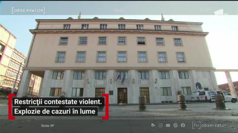 Scene de război în Napoli. Zeci de tineri au protestat violent din cauza închiderii restaurantelor