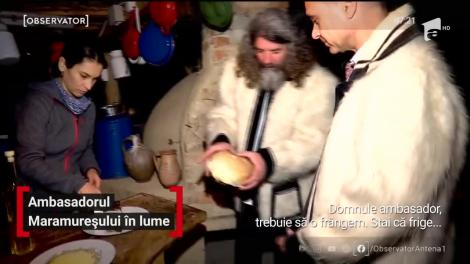 Ambasadorul Israelului în România a revenit în Maramureş. Diplomatul şi-a suflecat mânecile şi a copt pâine pe vatră