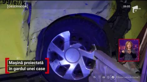 Mașină proiectată în gardul unei case din Capitală