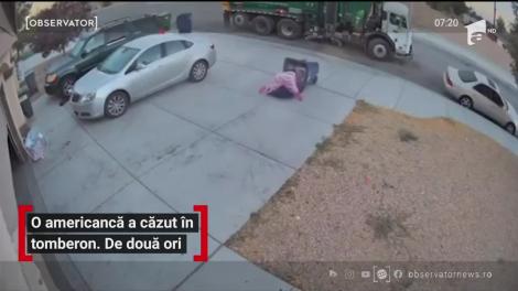 O americancă a căzut în tomberon. De două ori