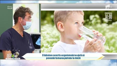 Cum îți înveți copilul să bea mai multă apă