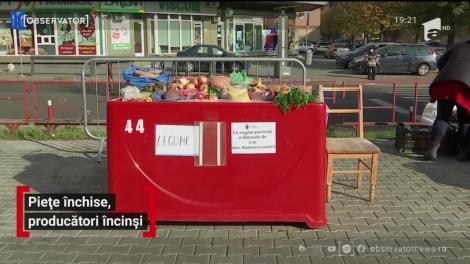 Închiderea pieţelor şi mutarea lor în parcări a stârnit revoltă în toată ţara. Vânzătorii stau în frig şi se plâng că le îngheaţă marfa