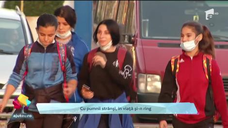 Carla, Angelica și Denisa Broncea, cu pumnii strânși, în viață și în ring!  Sportul le-a oferit ocazia să vadă marea pentru prima oară