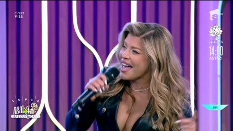 Loredana, răvășitoare cu decolteu amplu și pantaloni scurți din piele. Ținuta sexy aleasă de divă pentru o apariție live