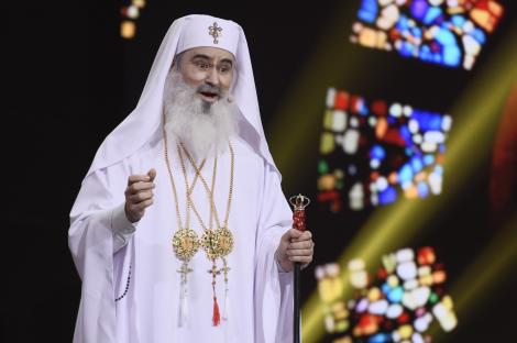 Pătrintele Patriarh Țițonie alungă Diavolul din platoul iUmor!: Gata sfințirea, voi sunteți gata cu cheta?