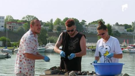 Vedele de la Poftiți la Circ, puse să eviscereze peşte. What's Up: Mi se face rău!