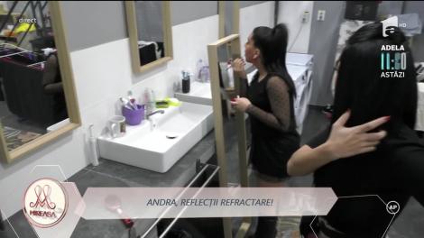 Oglinda, un element cronofag! Ștefania și Andra își trimit săgeți otrăvite una asupra celeilalte: mai stai mult, am și eu treabă!