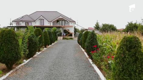 Dana și Larisa, fetele lui Nea Mărin, ajung la cules de porumb: Am sentimentul că mă întorc în timp, alături de bunici, la țară!