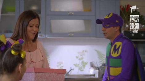 Gașca Zurli primește cadouri de la Tanti Prezentatoarea