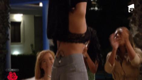 Joc provocator. O concurentă a renunțat la o parte din haine: Sunt toată naturală!