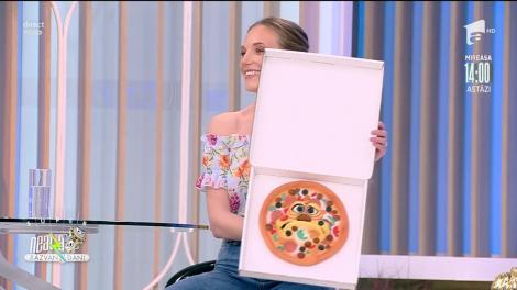 Pizza vorbitoare, dedicație muzicală pentru echipa de la Neatza! Crina Zvobodă, număr de ventrilocie