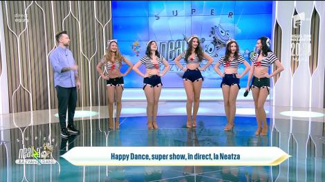 Fetele de la Happy Dance stârnesc imaginația bărbaților cu dansul și costumația lor de marinar