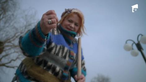 Adela, episodul 32. Nuți pierde cruciuțita pe care o primise Adela la naștere de la mama biologică