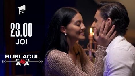 Ipostaze sexy! Simona și Andi, sărut pasional