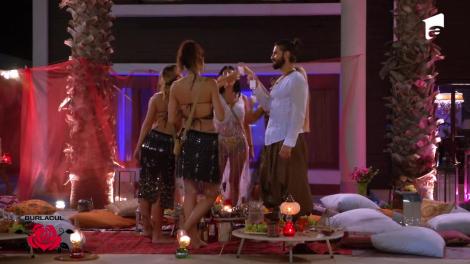 Burlacul 10 iunie 2021. Pe ritmuri orientale, îmbrăcate în costume de bellydance, fetele l-au fermecat pe Andi cu mișcări senzuale