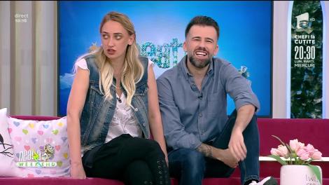 Antrenament pentru coapse cu banda elastică. Fitness cu Diana Stejereanu