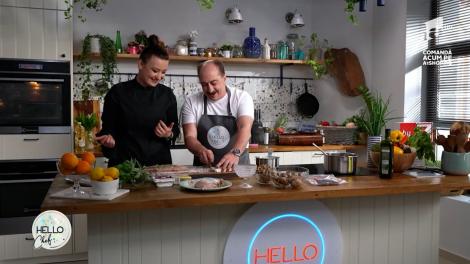 Romică Ţociu o ajută pe Roxana Blenche în bucătăria Hello Chef
