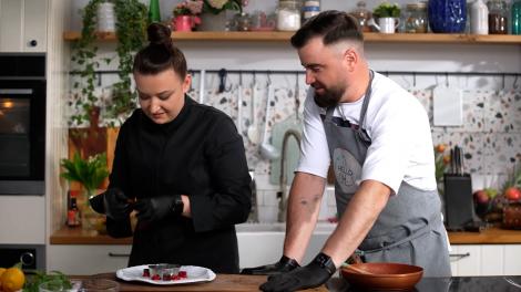 Roxana Blenche și Cătălin Rizea gătesc piept de rață, la Hello Chef