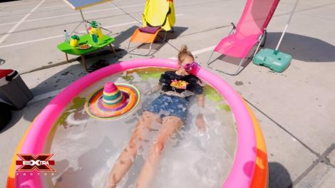 eXtra Factor - Episodul 8: Ilona Brezoianu se relaxează la "birou"