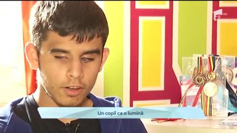 AjutEu, 1 decembrie 2021. Simionescu Angelo, povestea unui adolescent nevăzător, campion la escaladă