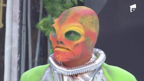 Revelionul Starurilor 2022, 31 decembrie 2021. Demascarea. Cine s-a ascuns în spatele măștii ”Extraterestrul”