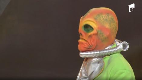 Revelionul Starurilor 2022, 31 decembrie 2021. Prezentarea măștii ”Extraterestrul”