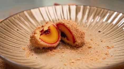 Chef-ul rețetelor: Florin Dumitrescu prepară ”Găluște cu prune”