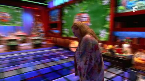 Ești mai deștept decât un copil de clasa a V-a? | Sezonul 1, 27 decembrie 2023. Profesoara de japoneză, Silvia, confuză la unele dintre întrebări: Încercați să-mi știrbiți încrederea!