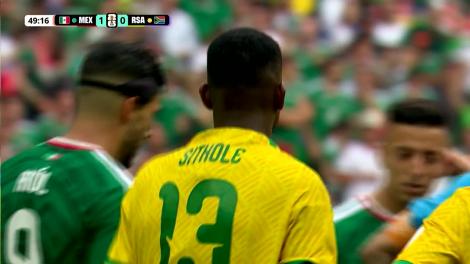 Sithole primește cartonaș roșu după ce l-a faultat pe Gutierrez | Mexic - Africa de Sud