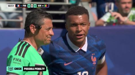 Penalty neacordat la un presupus fault asupra lui Mbappe | Franţa - Senegal
