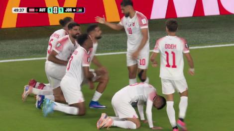 Ali Olwan &icirc;nscrie la colțul lung, după ce balonul lovește bara | Austria vs Iordania