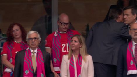 Moment emoționant &icirc;n tribune! Părinții lui Diogo Jota, surprinși la meciul Portugaliei