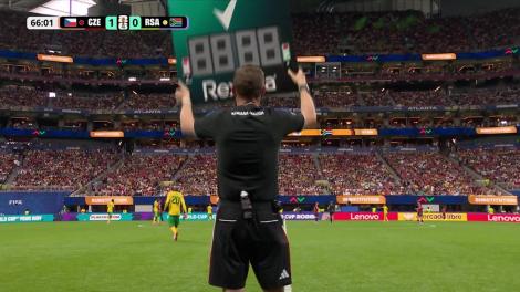 Pavel Sulc, derutat de semnalizarea arbitrului! A crezut că iese de pe teren