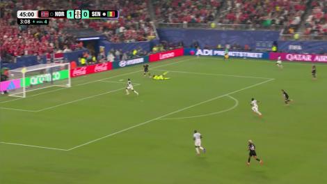 Erling Haaland ratează incredibil! Mingea lovește bara cu poarta goală (min. 45+3) | Norvegia - Senegal